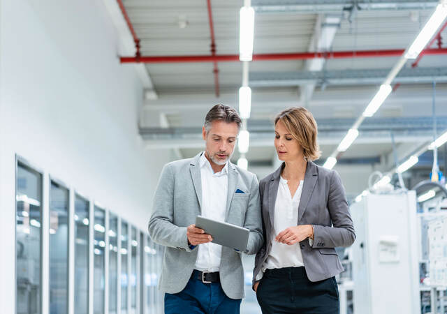 Two people walking and having a discussion in a lab